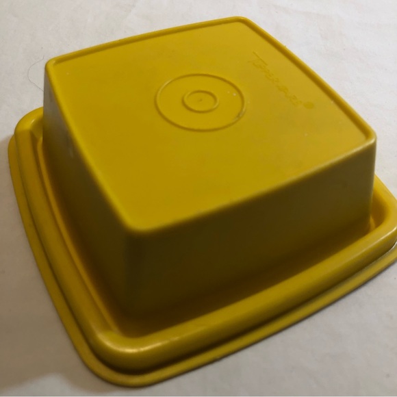 Vintage Tupperware Pickle Keeper Yellow 1332-8 - Picture 12 of 12